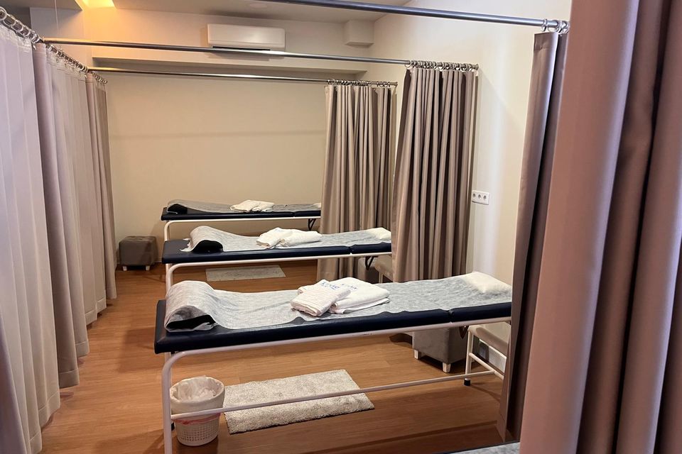 Boxes de fisioterapia com marquesas e cortinas